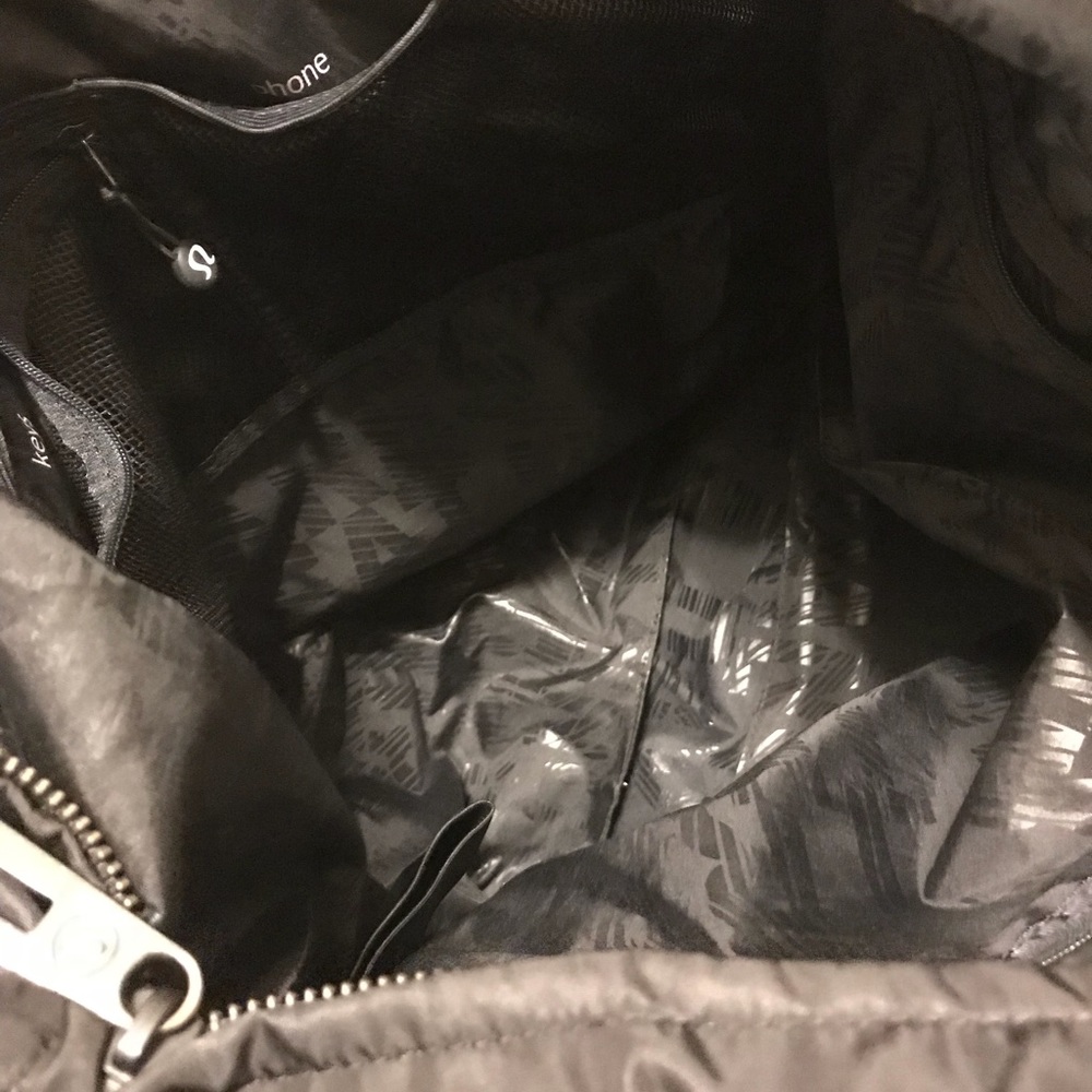SOLD Bag Lululemon athletics bag size 17x17 x 6 - Picture 5 of 6